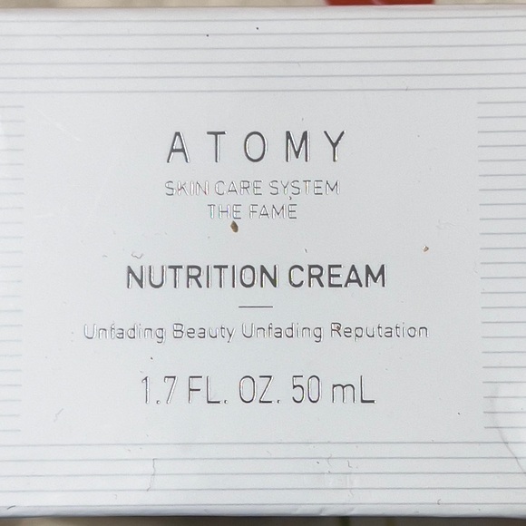 Estée Lauder Makeup & Samples Christmas red Travel Bag 2022 - Picture 10 of 16